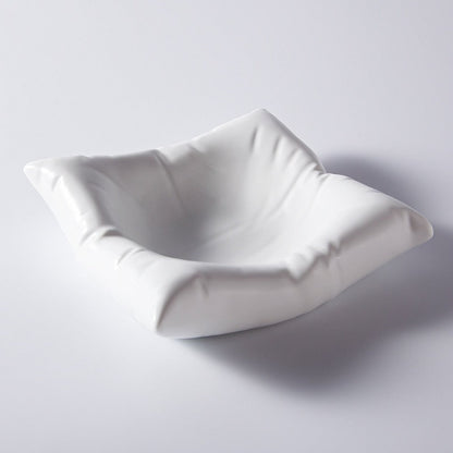 WHITE PILLOW PLATE