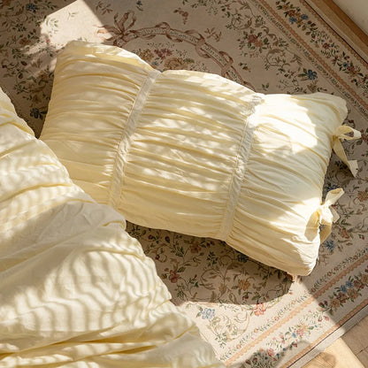 FLITTERED PILLOWS