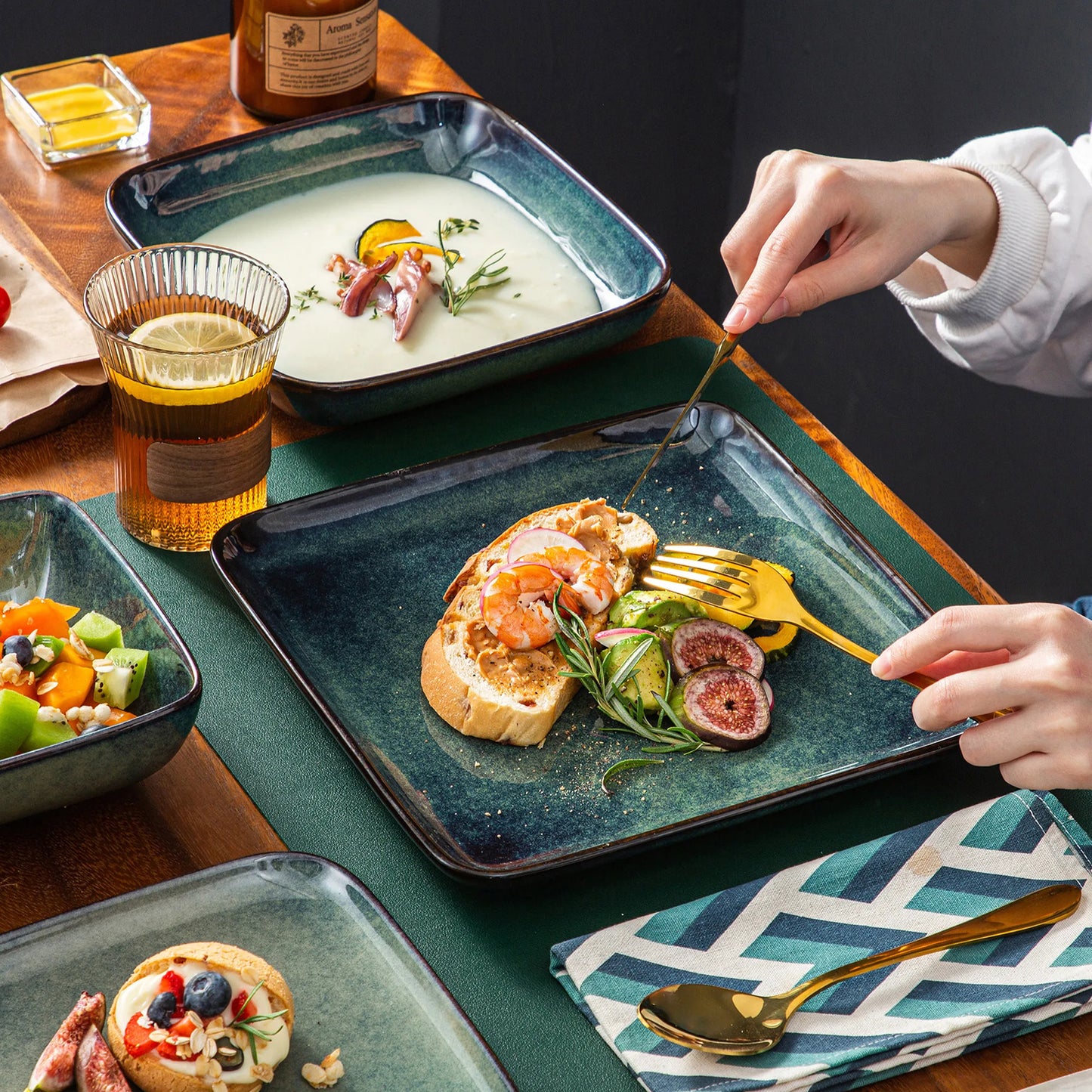 DINING SET SQUARE