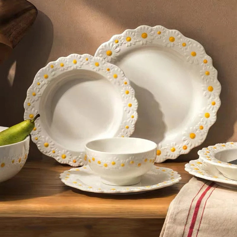 DAISY DINNERWARE